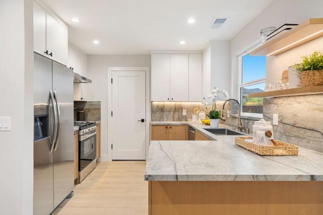 840 8th Avenue, Redwood City CA: https://media.crmls.org/mediaz/4d4937d1-800b-454b-8030-01277f374fcf.jpg