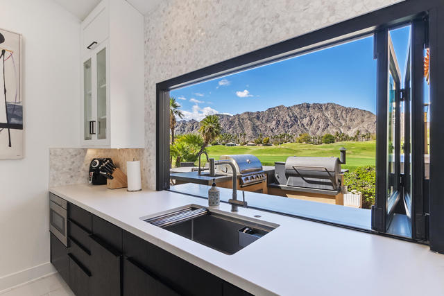 54841 Inverness Way, La Quinta CA: https://media.crmls.org/mediaz/4d497573-d089-444a-beb1-25ddba545363.jpg
