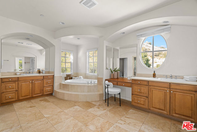 1772 Tamarack Street, Westlake Village CA: https://media.crmls.org/mediaz/4d4a3610-06e8-425d-a840-5d88dfa57d91.jpg