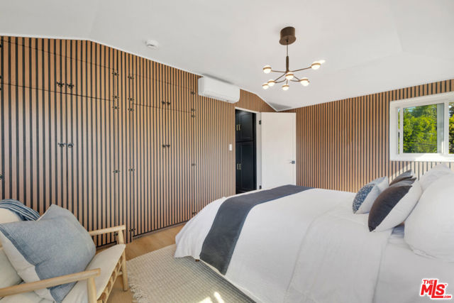 418 N Bowling Green Way, Los Angeles CA: https://media.crmls.org/mediaz/4d4ac0de-d0b8-46b4-838d-4b4529c467a2.jpg