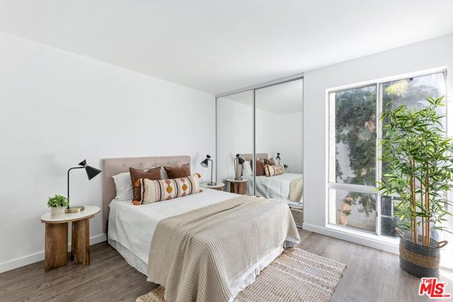 20134 Leadwell Street, Winnetka CA: https://media.crmls.org/mediaz/4d4ae219-5e40-4ca6-8d89-e73312263c08.jpg