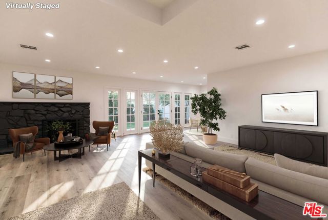 8335 GLADBECK Avenue, Northridge CA: https://media.crmls.org/mediaz/4d4b196e-8084-41c1-b50c-abda79633ebc.jpg