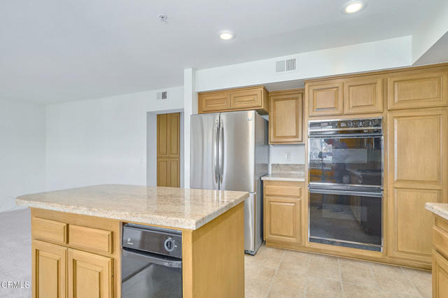 4229 Harbour Island Lane, Oxnard CA: https://media.crmls.org/mediaz/4d4b4fa8-3b8b-47ff-a307-c21421f9fc15.jpg