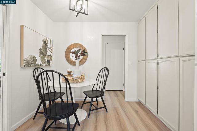 39 Crane Ct, Alameda CA: https://media.crmls.org/mediaz/4d4bb583-5d93-4961-968e-d597236e32d7.jpg