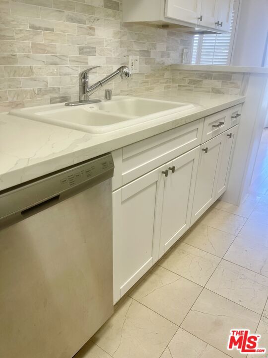1097 S Bedford Drive, Los Angeles CA: https://media.crmls.org/mediaz/4d4bb699-702f-4414-b329-01e1e69c3c99.jpg
