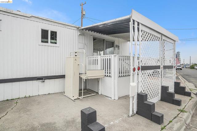 Image 3 of 26 For 210 Cypress  