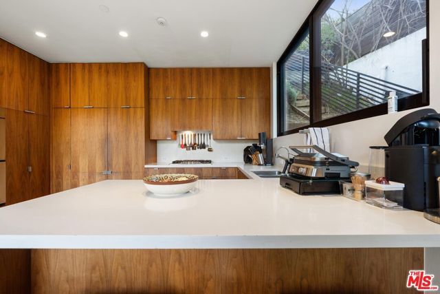 2020 Wattles Drive, Los Angeles CA: https://media.crmls.org/mediaz/4d4c1db5-7e0d-4365-b555-f45c571ecc55.jpg
