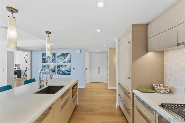 888 W E Street, San Diego CA: https://media.crmls.org/mediaz/4d4c58c1-75cf-4414-ac91-9fc9c7f11df6.jpg