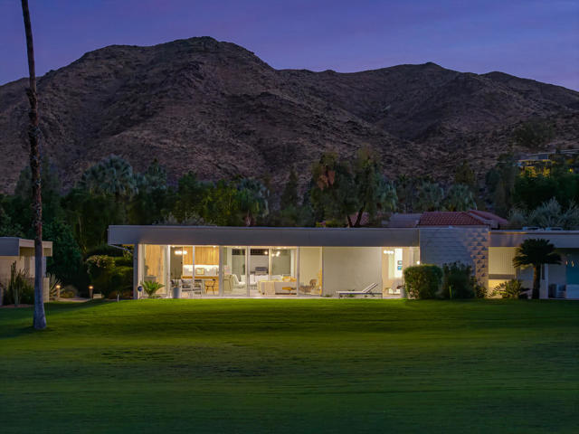 399 Desert Lakes Drive, Palm Springs CA: https://media.crmls.org/mediaz/4d4c869e-4b8c-46dd-b055-309a60b300ee.jpg