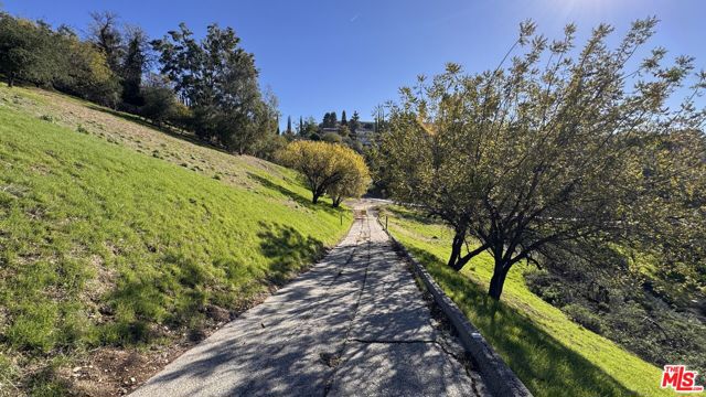 1 N Topanga Canyon Boulevard, Woodland Hills CA: https://media.crmls.org/mediaz/4d4cd049-9836-4ec1-957e-50fbf449eb41.jpg