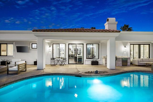 33 Calle La Reina, Rancho Mirage CA: https://media.crmls.org/mediaz/4d4ce26a-d594-4134-adfb-c6320bf00617.jpg