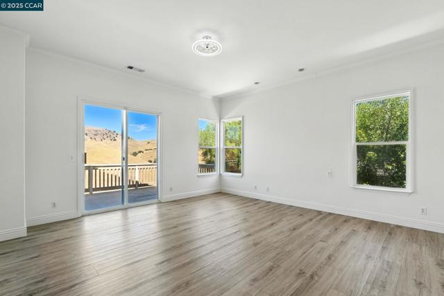 1023 Pebble Beach Dr, Clayton CA: https://media.crmls.org/mediaz/4d4d1acf-b3ed-4d35-9b05-3c8ab8b5d5f2.jpg