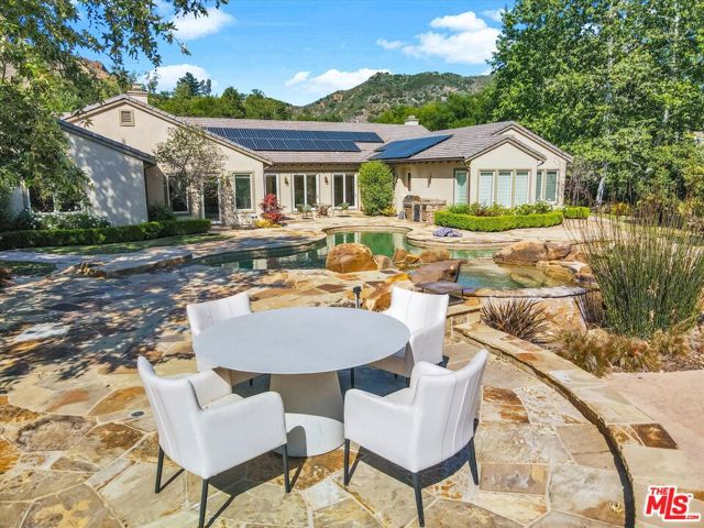 29734 Mulholland Highway, Agoura Hills CA: https://media.crmls.org/mediaz/4d4d447c-ca15-4c8c-9183-62f3f179ec2b.jpg