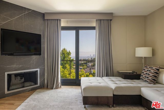1573 Sunset Plaza Drive, Los Angeles CA: https://media.crmls.org/mediaz/4d4d46b9-6fcc-4396-814f-9a2c2019fae1.jpg