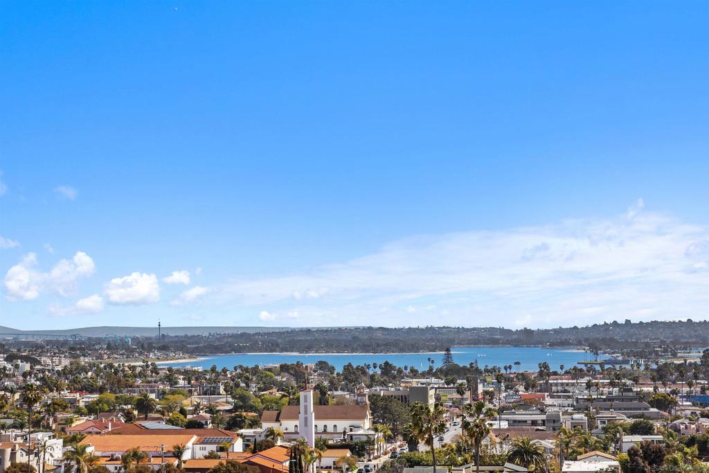 https://media.crmls.org/mediaz/4d4d4901-8ee6-4f76-ae77-b05bde018367.jpg?preset=X-Large