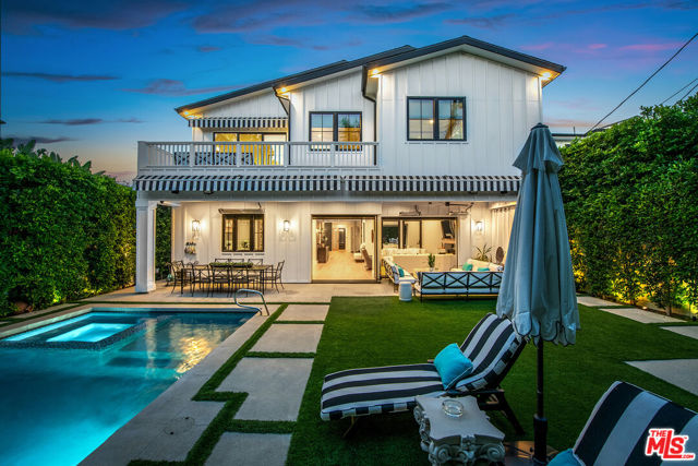 4365 Kraft Avenue, Studio City CA: https://media.crmls.org/mediaz/4d4d9b47-5a5d-43e0-b58a-5a40ac59d05f.jpg