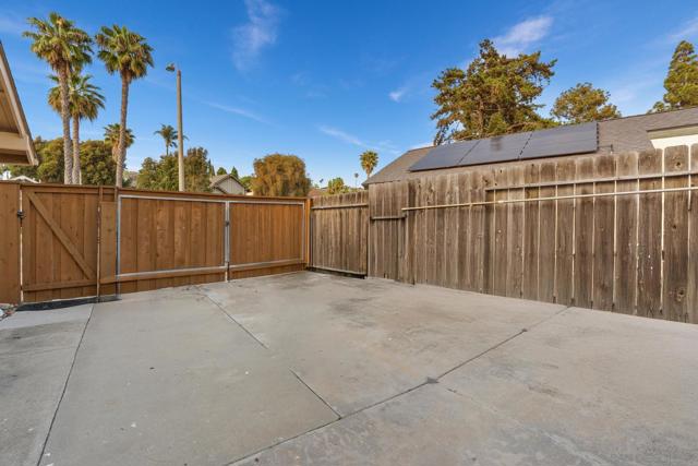 1745 Tamarack Ave, Carlsbad CA: https://media.crmls.org/mediaz/4d4e4a42-72c7-48a5-a330-97c63179e51c.jpg