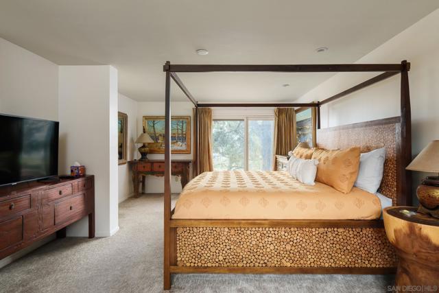 2165 Balboa Ave, Del Mar CA: https://media.crmls.org/mediaz/4d4e7465-75e4-4b57-8813-2865754fe12f.jpg