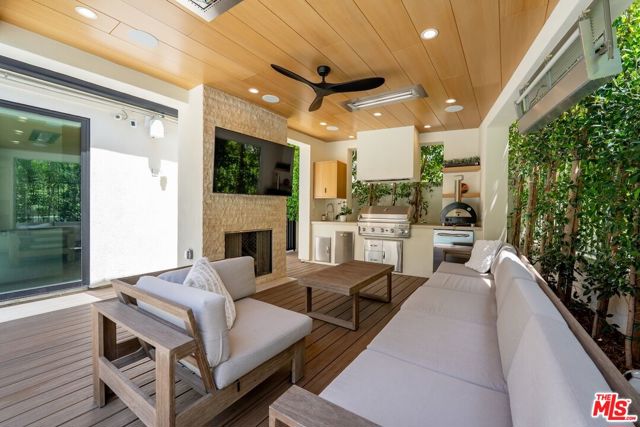 23180 Park Blanco, Calabasas CA: https://media.crmls.org/mediaz/4d4eb687-674d-4e0e-9e91-5180c869800f.jpg