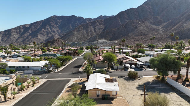 77643 Temecula, La Quinta CA: https://media.crmls.org/mediaz/4d4f4804-afe2-40fa-8b8f-ae9f4a7e5149.jpg