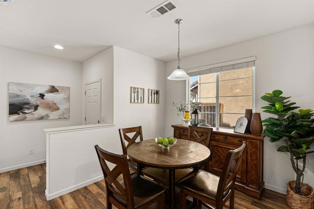 6505 Brando Loop, Fair Oaks CA: https://media.crmls.org/mediaz/4d4f6fcf-c1c8-4f4b-9de9-10f7c72457bf.jpg