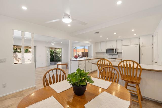 2050 Silver Oak Way, Hemet CA: https://media.crmls.org/mediaz/4d4f801c-6e68-4126-9025-52e1dd9c8bcd.jpg