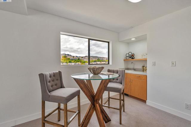 1522 Grand View Drive, Berkeley CA: https://media.crmls.org/mediaz/4d502cc7-6e81-41e0-bf32-362fbf04af64.jpg