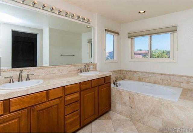 1317 Caminito Balada, La Jolla CA: https://media.crmls.org/mediaz/4d5069f5-c270-4f6e-918f-4ddc8c5a6754.jpg