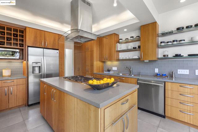 7145 View Ave, El Cerrito CA: https://media.crmls.org/mediaz/4d5083a4-3421-432c-98cb-101a473ad61d.jpg