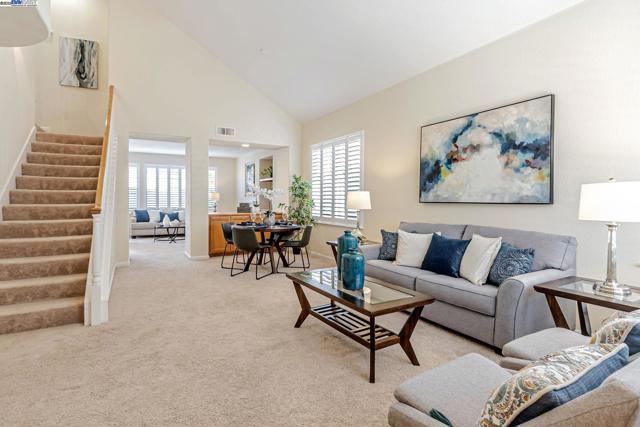 1657 Via Cortina, San Jose CA: https://media.crmls.org/mediaz/4d50bbc6-1cd6-4150-a72b-c3ac753c6a52.jpg