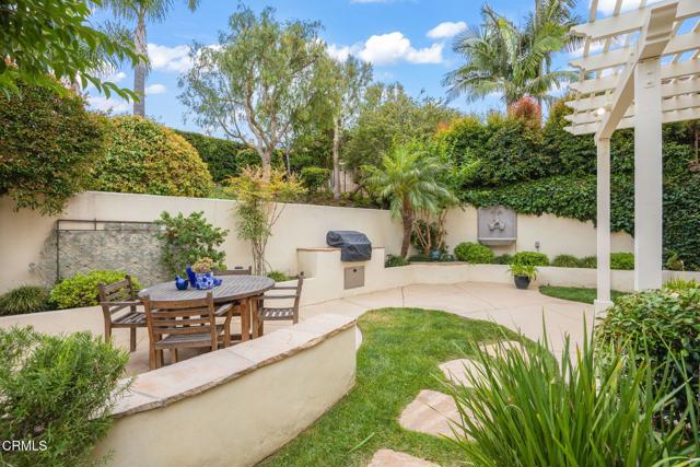 985 Corte Augusta, Camarillo CA: https://media.crmls.org/mediaz/4d50f43f-11c3-4810-aa90-132186548de6.jpg