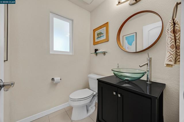 14 Saint Louis Ln, Pleasant Hill CA: https://media.crmls.org/mediaz/4d51593a-91af-4a25-aab0-78f6b712d24f.jpg