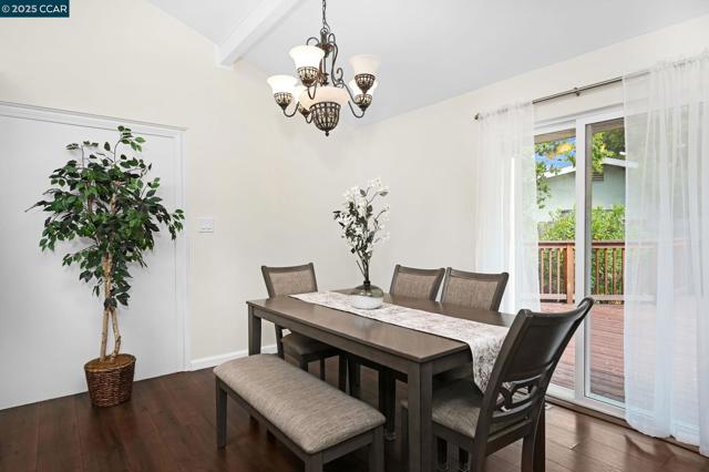 2326 Estrella Ct, Pinole CA: https://media.crmls.org/mediaz/4d51864e-6879-4c97-a964-4ebbe7ce46dd.jpg