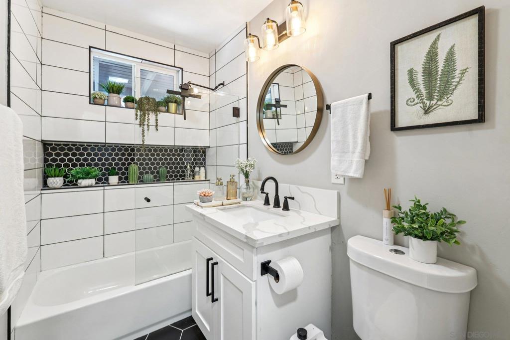 MLS #250045034SD image #31