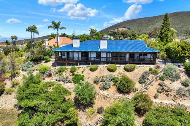 1310 Miracielo Court, San Marcos CA: https://media.crmls.org/mediaz/4d5243f0-77c1-4175-be96-dfa8925c823e.jpg