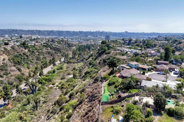 7912 Blue Jay Place, San Diego CA: https://media.crmls.org/mediaz/4d52d006-5dee-40ca-ad0a-afe35a627a79.jpg