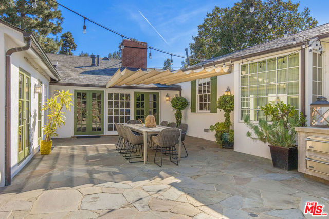 10155 Valley Spring Lane, Toluca Lake CA: https://media.crmls.org/mediaz/4d532dd4-845a-484d-b759-11bdfcf8b69b.jpg