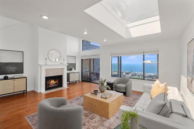 278 Beachview Avenue, Pacifica CA: https://media.crmls.org/mediaz/4d5382bf-e3f2-4a87-b59a-58d74bd23758.jpg