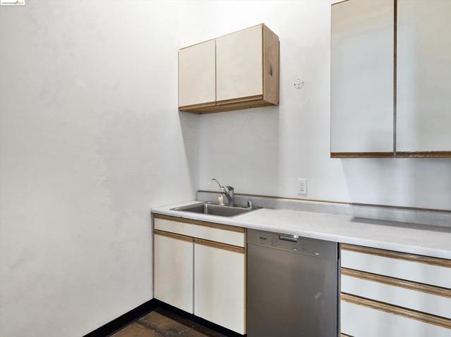 201 3rd St Unit 102, Oakland, California 94607, ,Commercial Sale,For Sale,3rd St Unit 102,41068775