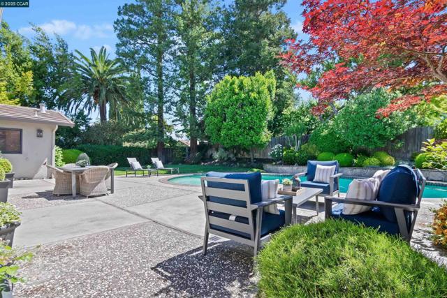 924 Cheyenne Dr, Walnut Creek CA: https://media.crmls.org/mediaz/4d53920f-2425-4f76-b821-4124fa9648d3.jpg