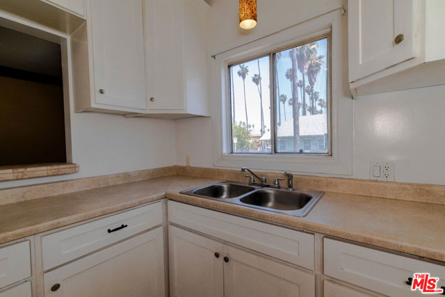 5700 Cimarron Street, Los Angeles CA: https://media.crmls.org/mediaz/4d53b100-8c7b-45a1-9979-03cbf0cb60bf.jpg