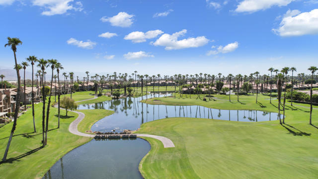 38019 Crocus Lane, Palm Desert CA: https://media.crmls.org/mediaz/4d53c800-2677-4905-be62-61daef817723.jpg