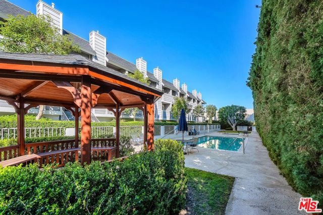 13340 Burbank Boulevard, 2 photo 2