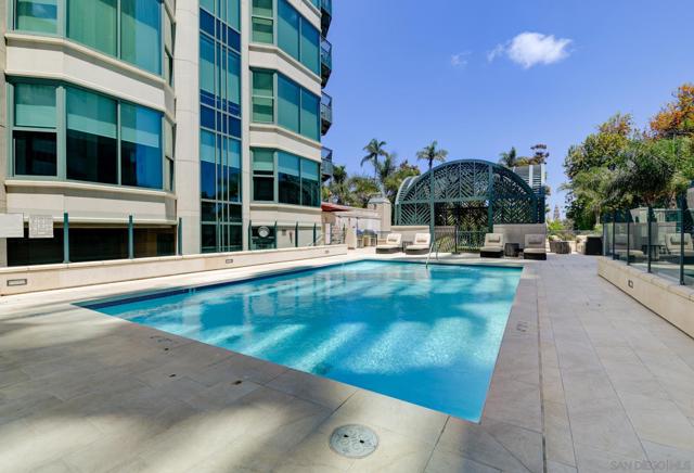 2500 6Th Ave, San Diego CA: https://media.crmls.org/mediaz/4d53de13-2e1d-457f-a505-845be606d219.jpg