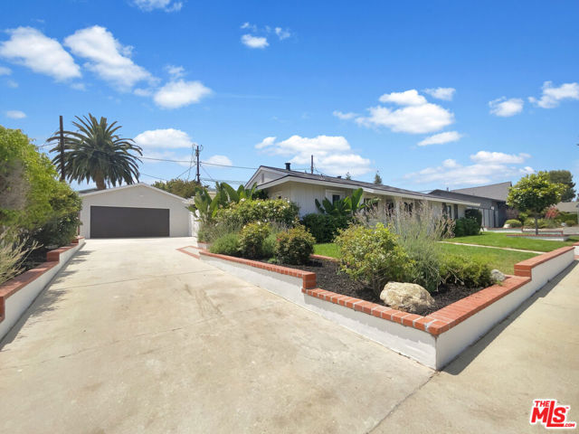10011 Odessa Avenue, North Hills CA: https://media.crmls.org/mediaz/4d5429b6-6ad7-452b-823c-a1ca868de0c0.jpg