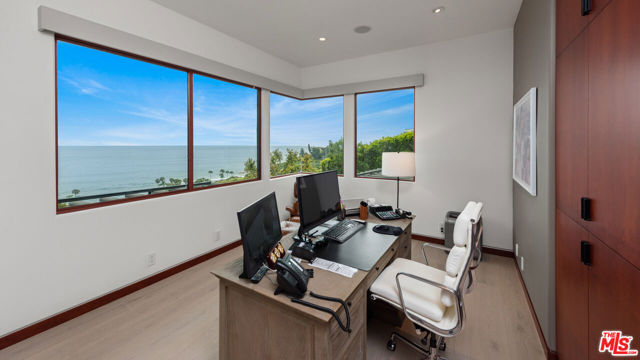 26720 Via Linda Street, Malibu CA: https://media.crmls.org/mediaz/4d54ae03-b24e-4a14-b501-1301f6dcd92d.jpg