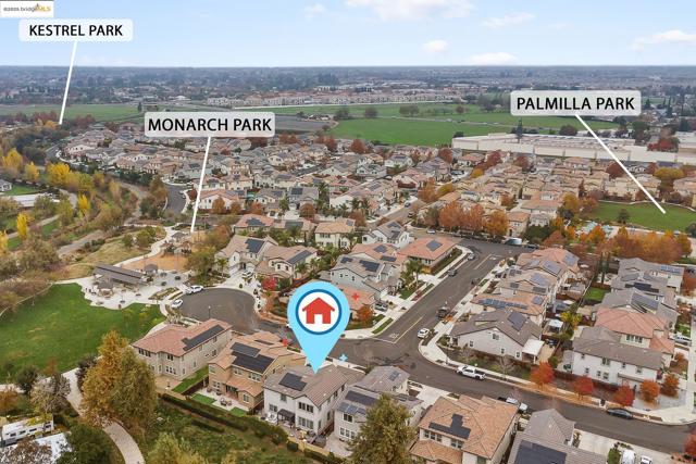 716 Cabada Dr, Brentwood CA: https://media.crmls.org/mediaz/4d558fc6-6b48-41b3-a616-378ca5c785c9.jpg