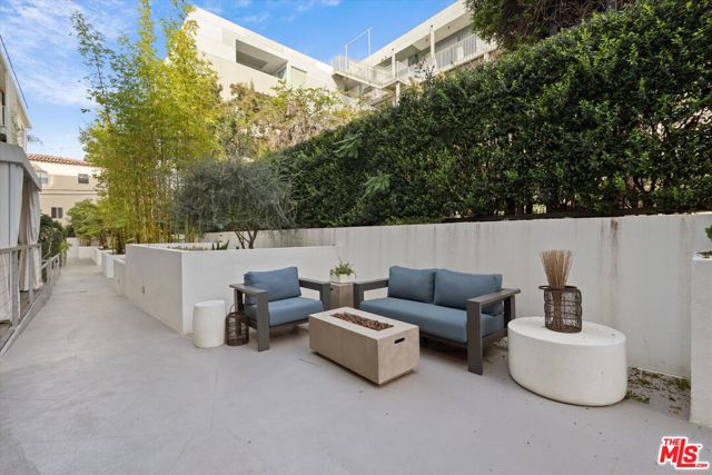 1345 Havenhurst Drive, West Hollywood CA: https://media.crmls.org/mediaz/4d56741c-17fb-4058-8fa7-57a13ebe88e7.jpg
