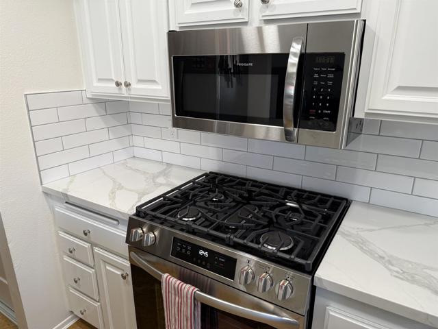 9342 Twin Trails Drive, San Diego CA: https://media.crmls.org/mediaz/4d56ce79-96ab-4f40-ac09-9fc98363f19d.jpg