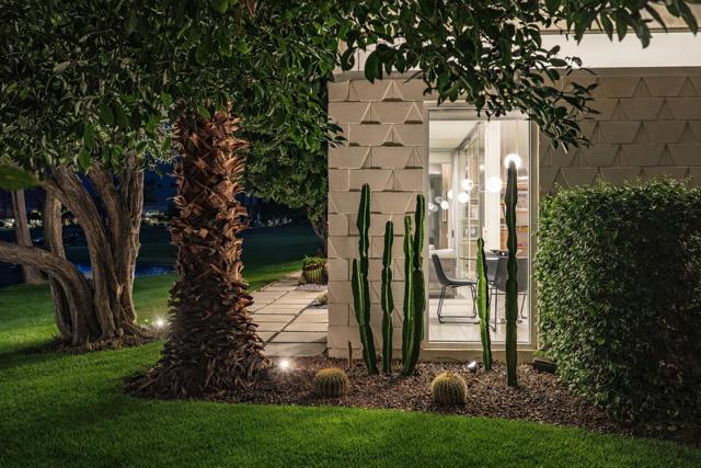 337 Westlake Terrace, Palm Springs CA: https://media.crmls.org/mediaz/4d5739a2-56a8-423d-9f89-f49cd372f31a.jpg